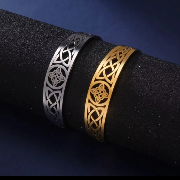 Breakfast at Tiffany's Bracelet - Picture 1 of 7